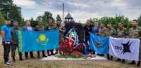 Поисковики из Казахстана установили памятник военным врачам и медсестрам 243 отдельного медсанбата